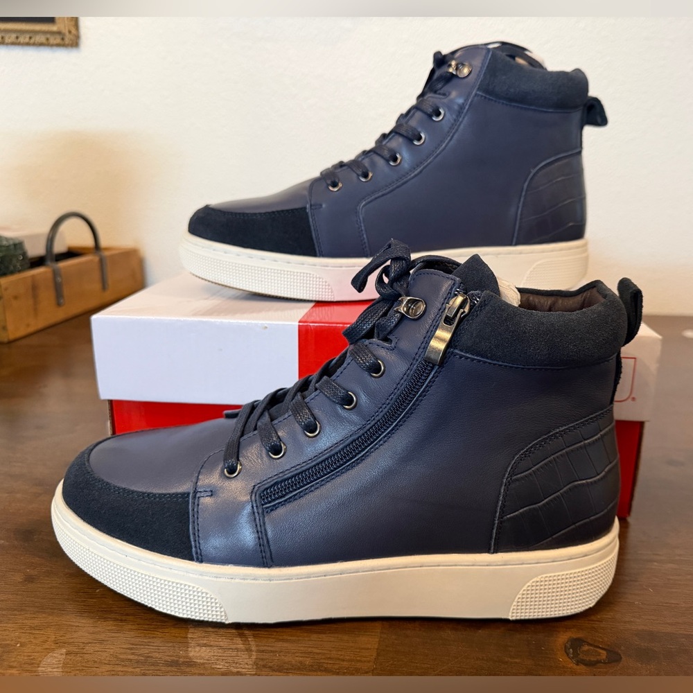 Propet Kaisa Women’s Navy high top Sneakers Wide Width size 11 NWT